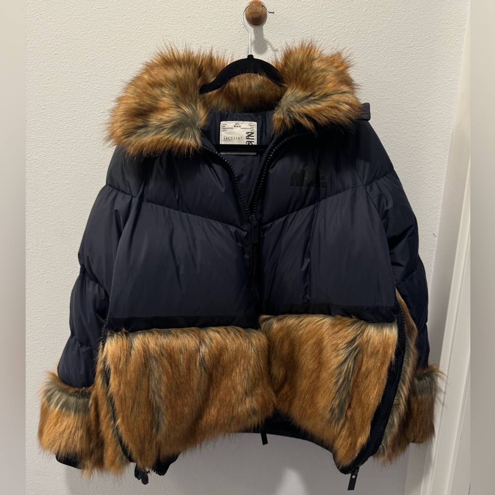 Nike X Sacai women’s Down Fur Puffer Jacket
Dark obsidian